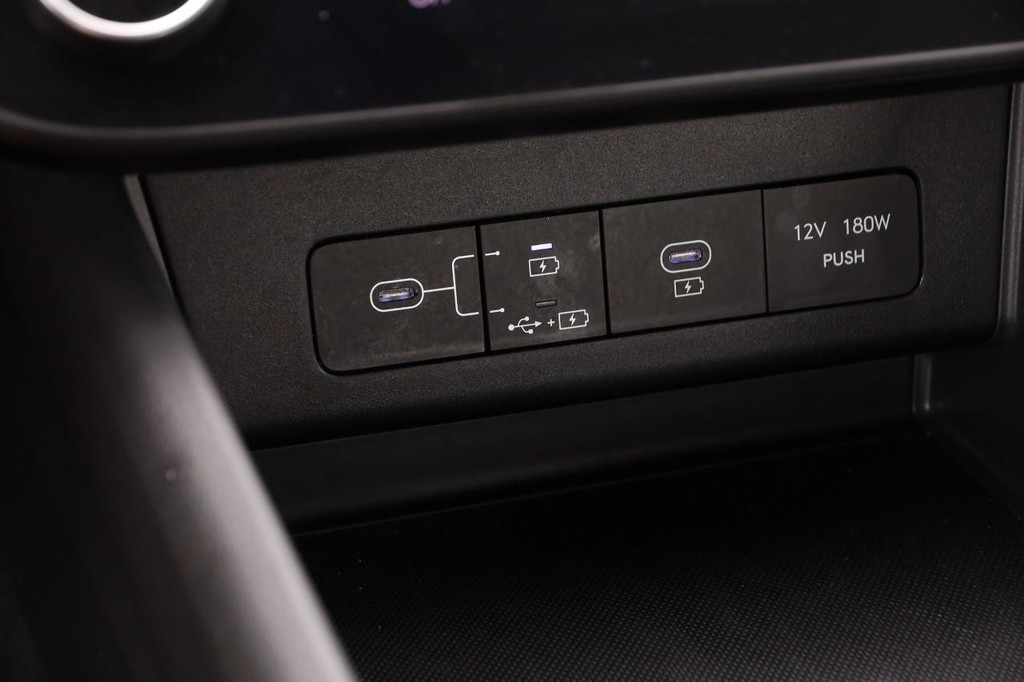 Hyundai Sonata Vehicle Full-screen Gallery Image 19