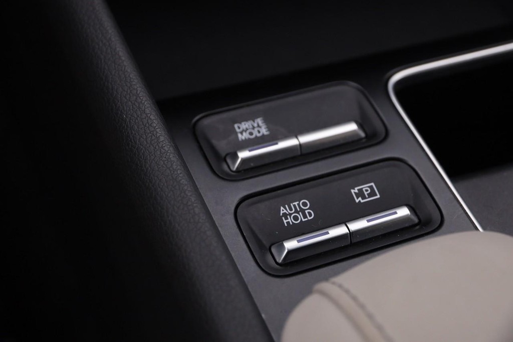 Hyundai Sonata Vehicle Full-screen Gallery Image 20