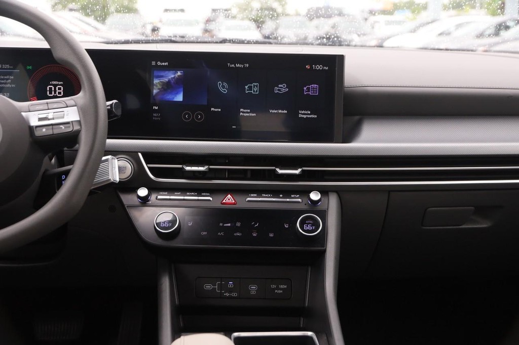 Hyundai Sonata Vehicle Full-screen Gallery Image 25