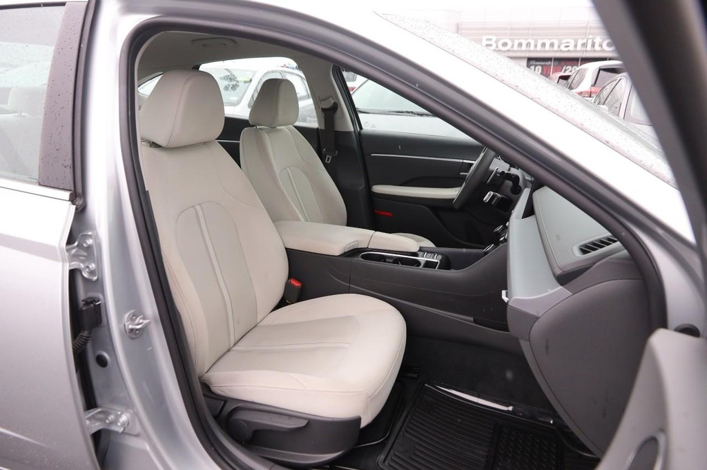 Hyundai Sonata Vehicle Full-screen Gallery Image 27