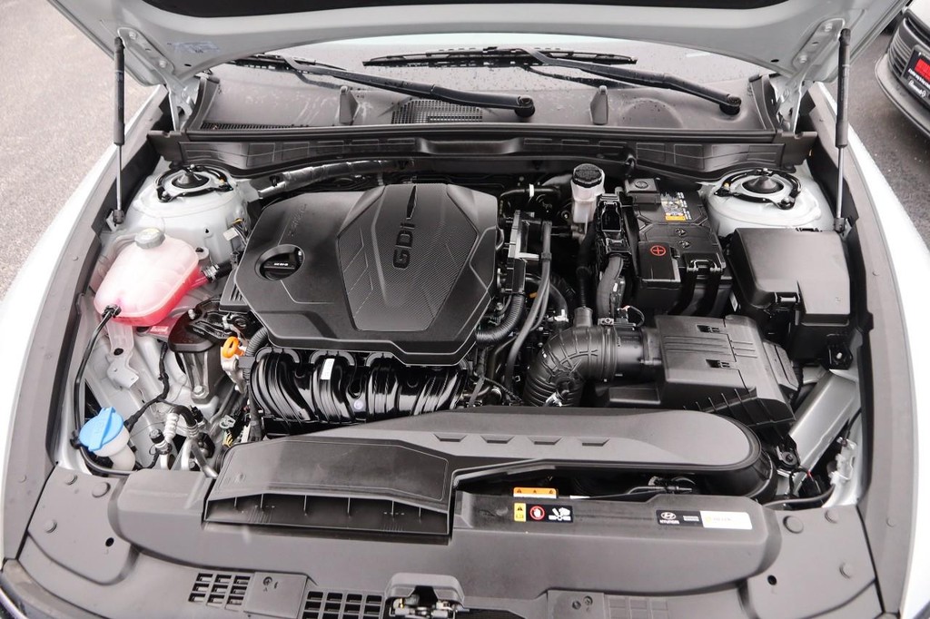 Hyundai Sonata Vehicle Full-screen Gallery Image 28