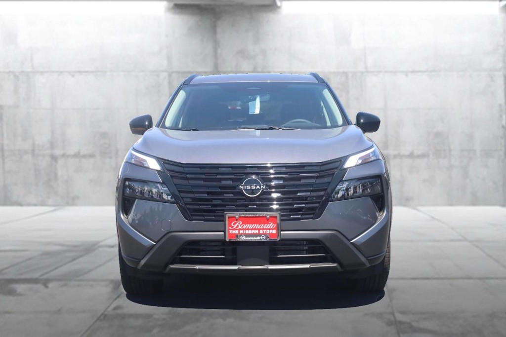 Nissan Rogue Vehicle Full-screen Gallery Image 4