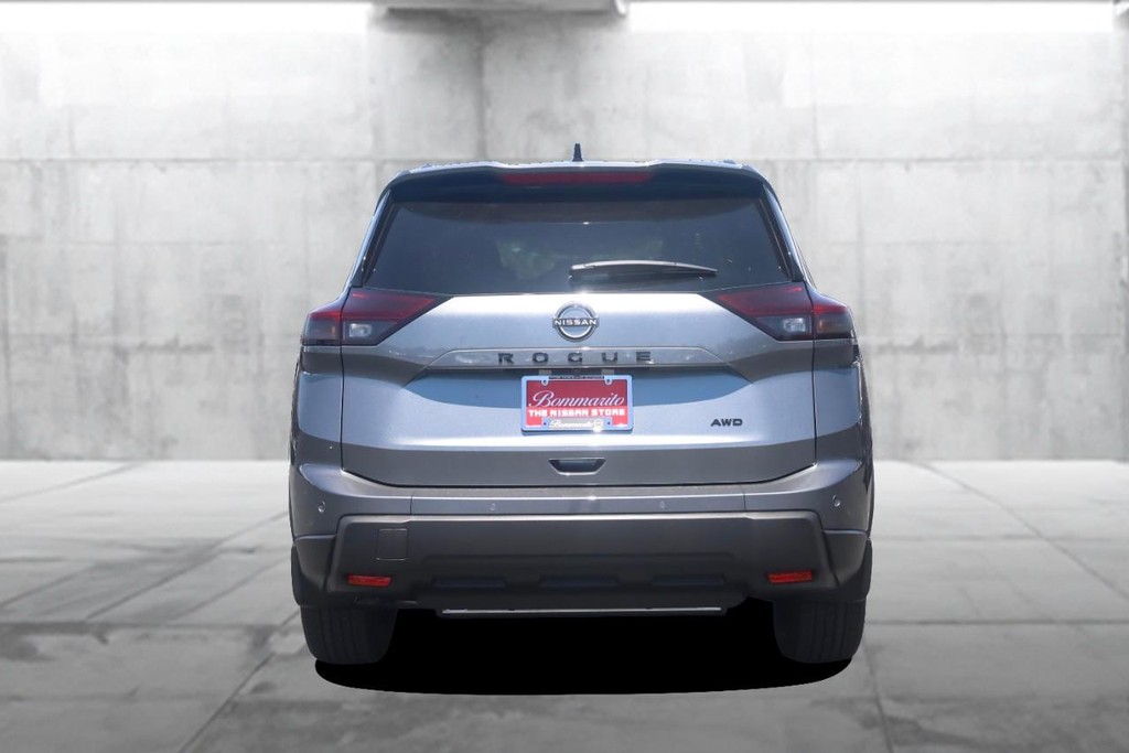 Nissan Rogue Vehicle Full-screen Gallery Image 6