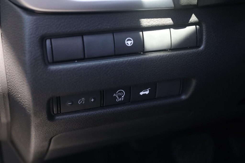 Nissan Rogue Vehicle Full-screen Gallery Image 12