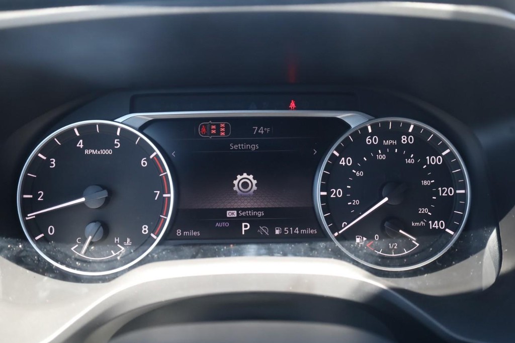 Nissan Rogue Vehicle Full-screen Gallery Image 13