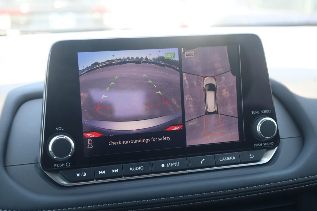 Nissan Rogue Vehicle Full-screen Gallery Image 15