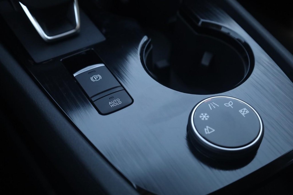 Nissan Rogue Vehicle Full-screen Gallery Image 18