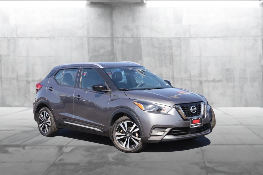 Nissan Kicks Vehicle Image 02