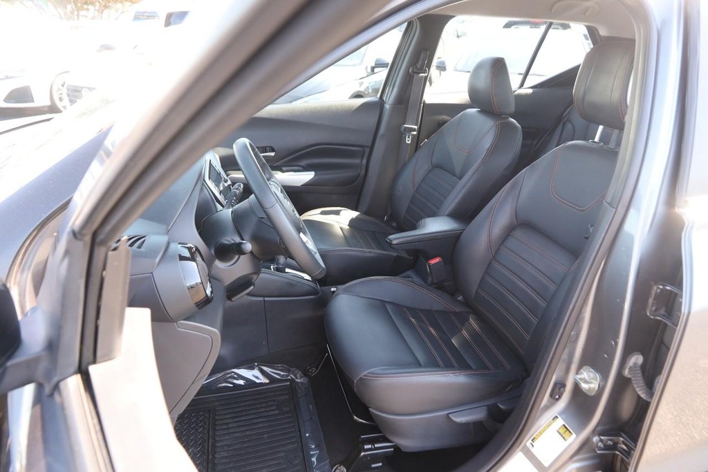 Nissan Kicks Vehicle Image 08