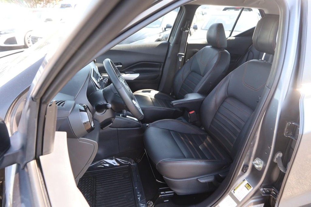 Nissan Kicks Vehicle Image 09
