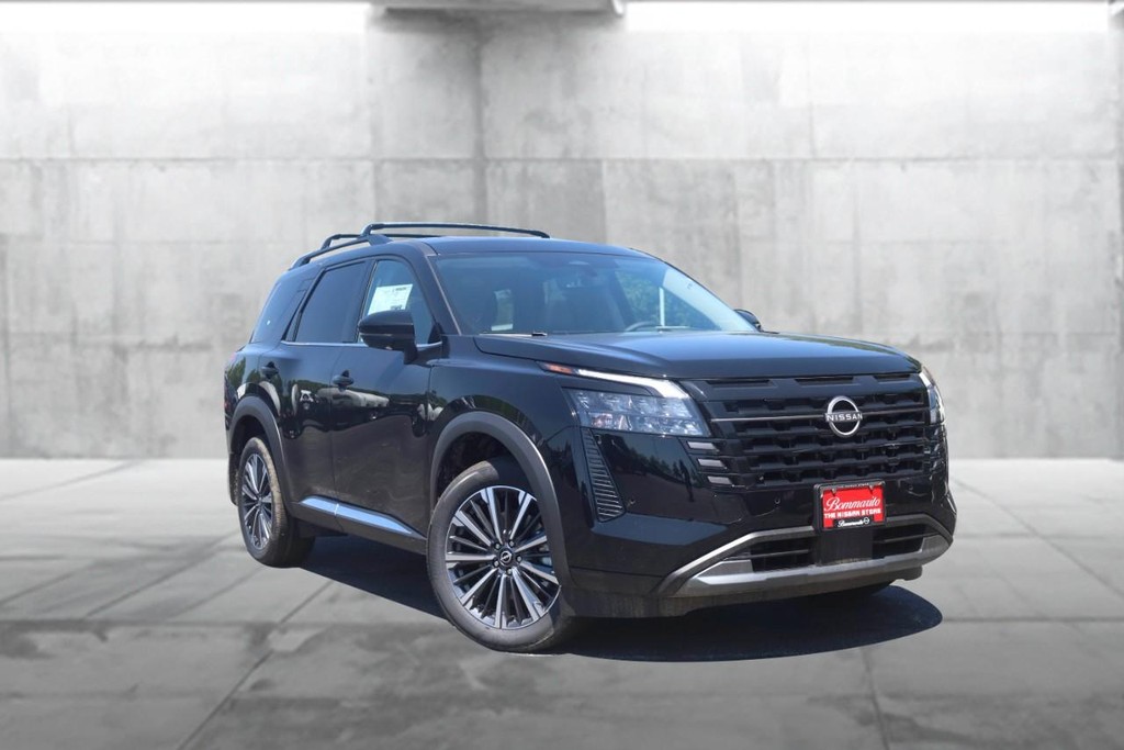 Nissan Pathfinder Vehicle Image 02