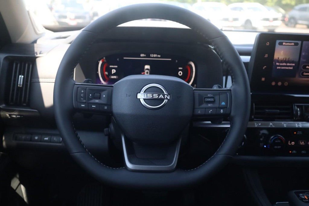 Nissan Pathfinder Vehicle Image 08