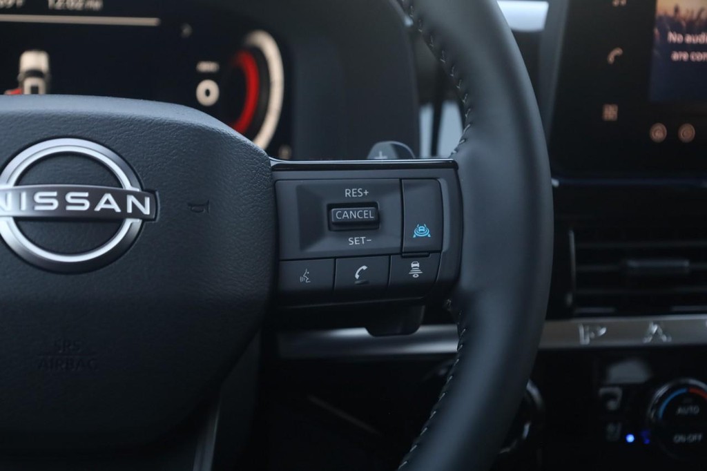 Nissan Pathfinder Vehicle Image 09