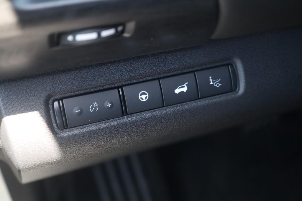 Nissan Pathfinder Vehicle Image 13