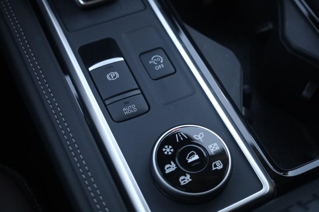 Nissan Pathfinder Vehicle Image 19