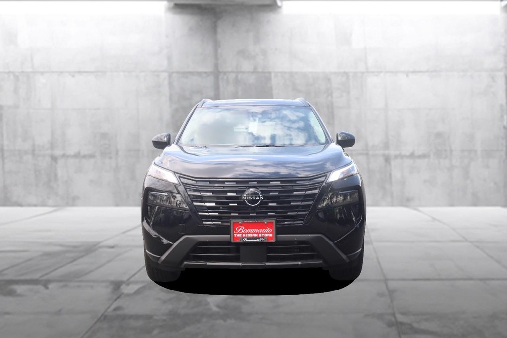 Nissan Rogue Vehicle Image 04