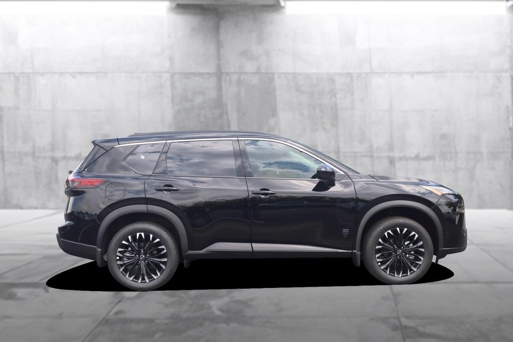 Nissan Rogue Vehicle Image 05