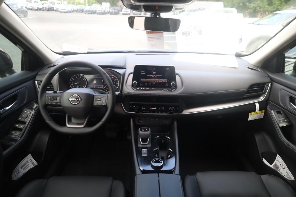 Nissan Rogue Vehicle Image 07