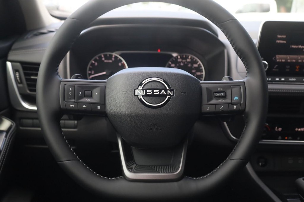 Nissan Rogue Vehicle Image 08