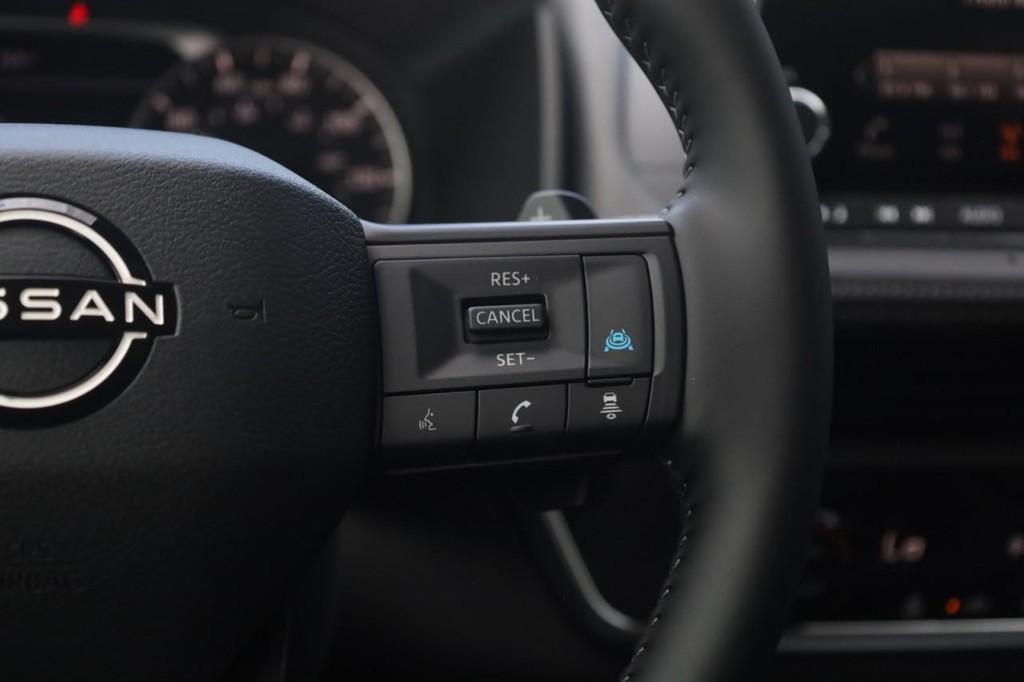 Nissan Rogue Vehicle Image 09