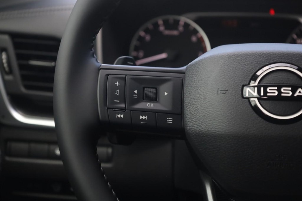Nissan Rogue Vehicle Image 10