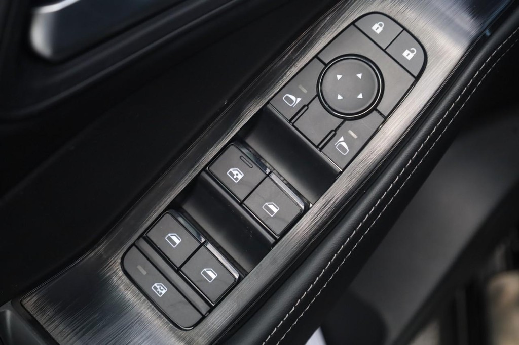 Nissan Rogue Vehicle Image 11
