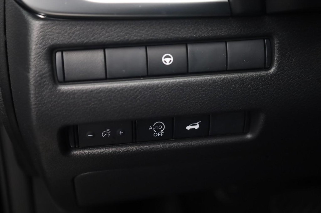 Nissan Rogue Vehicle Image 12