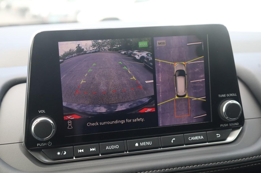 Nissan Rogue Vehicle Image 15