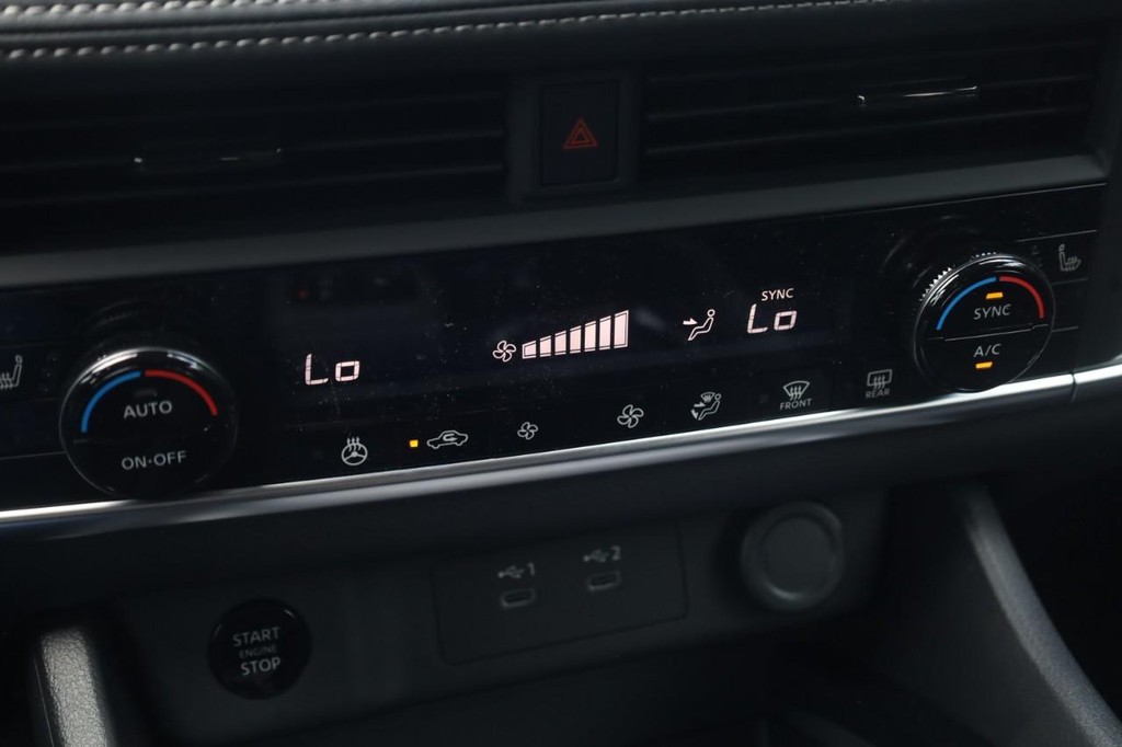 Nissan Rogue Vehicle Image 16