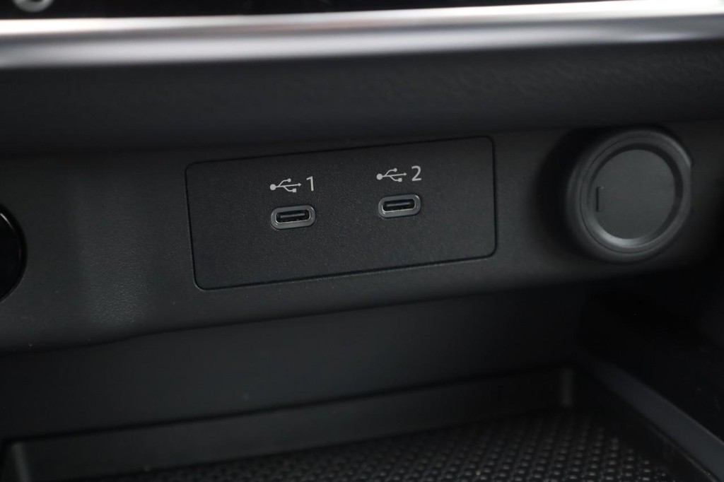Nissan Rogue Vehicle Image 17
