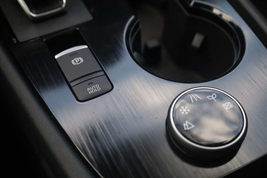 Nissan Rogue Vehicle Image 18