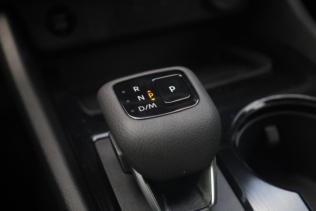 Nissan Rogue Vehicle Image 19
