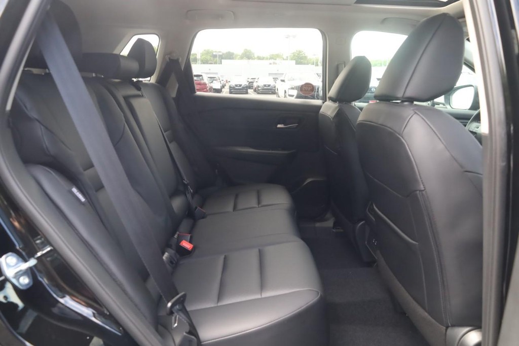 Nissan Rogue Vehicle Image 22
