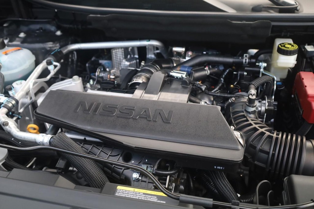 Nissan Rogue Vehicle Image 25