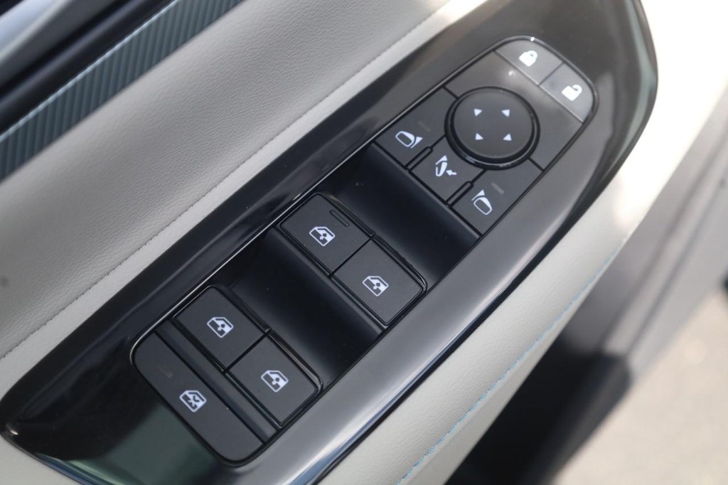 Nissan Murano Vehicle Image 11