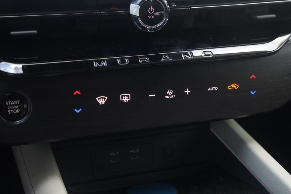 Nissan Murano Vehicle Image 17