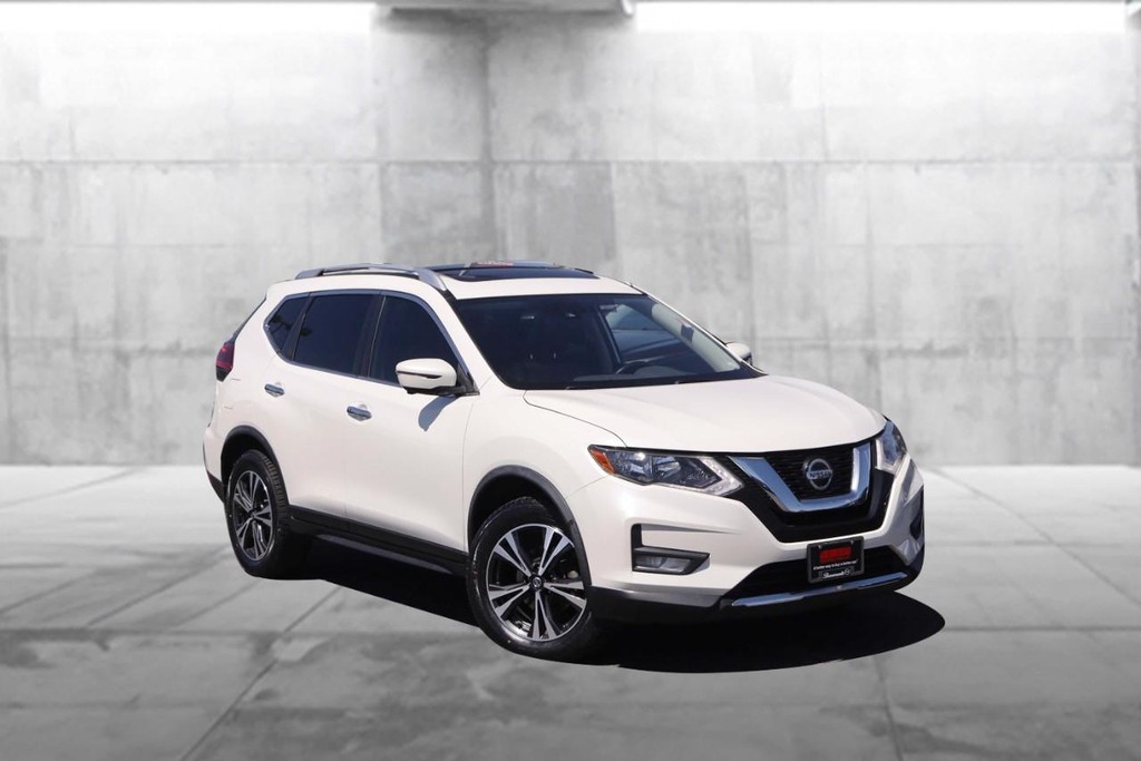 Nissan Rogue Vehicle Full-screen Gallery Image 2