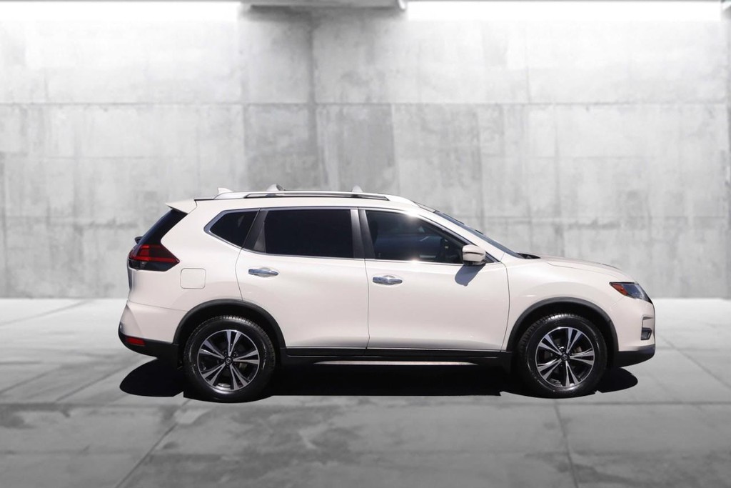 Nissan Rogue Vehicle Full-screen Gallery Image 5