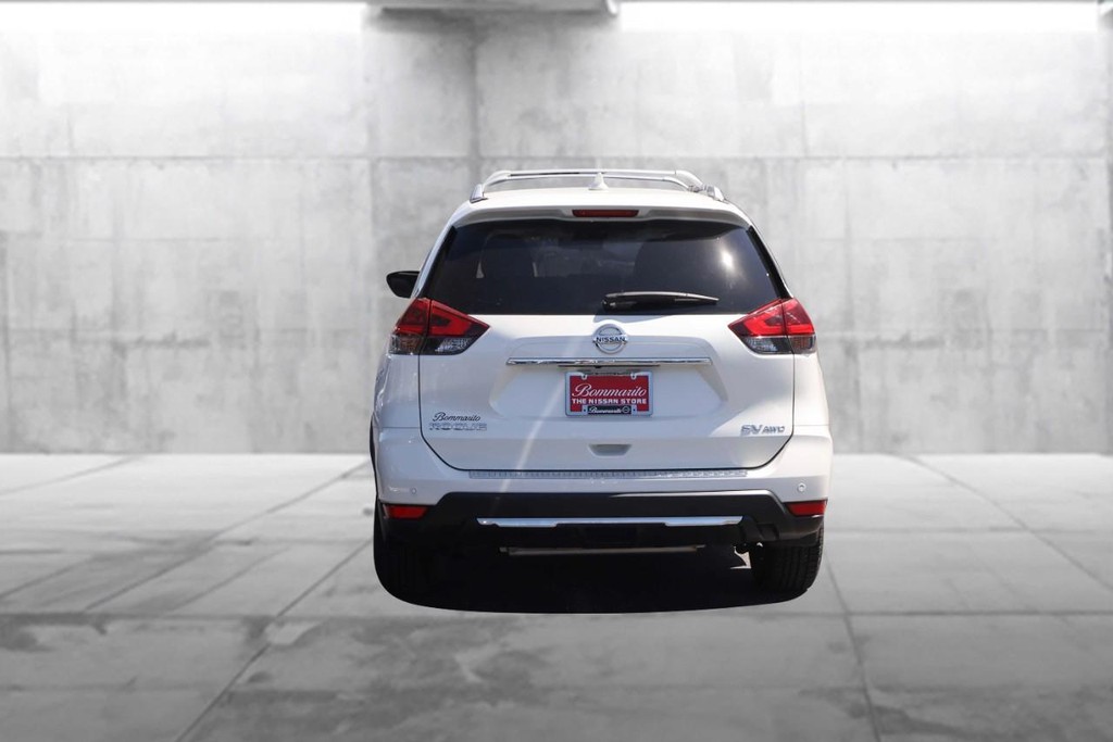 Nissan Rogue Vehicle Full-screen Gallery Image 6