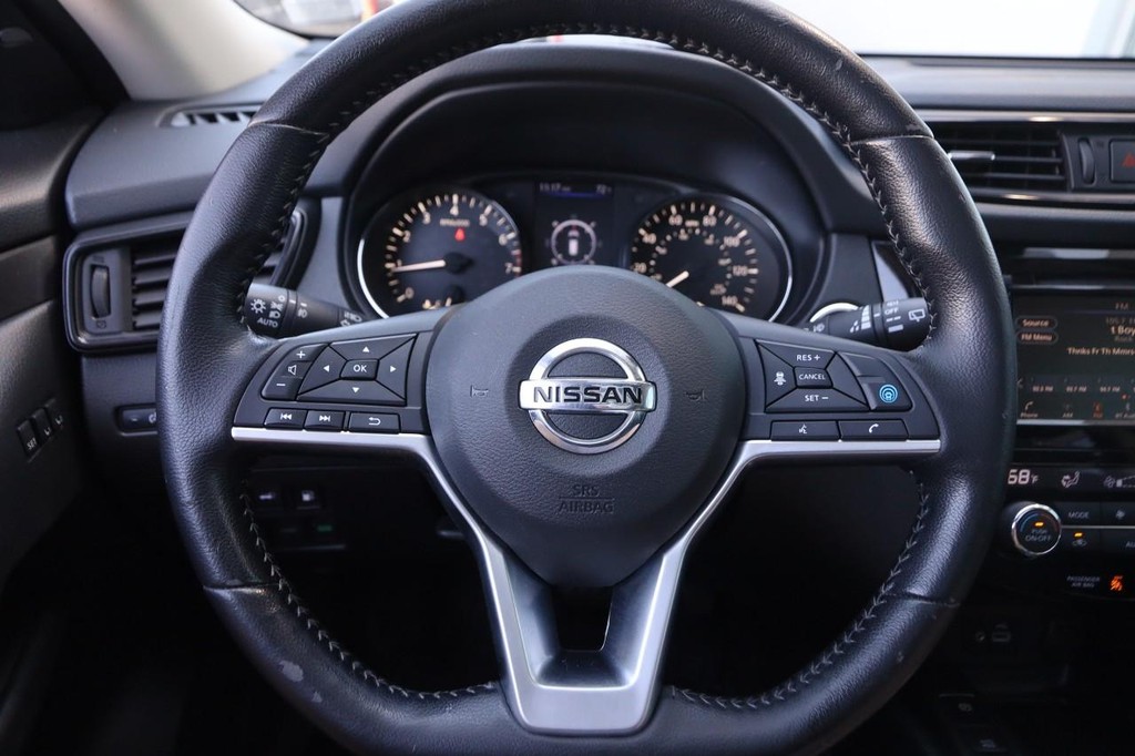 Nissan Rogue Vehicle Full-screen Gallery Image 12