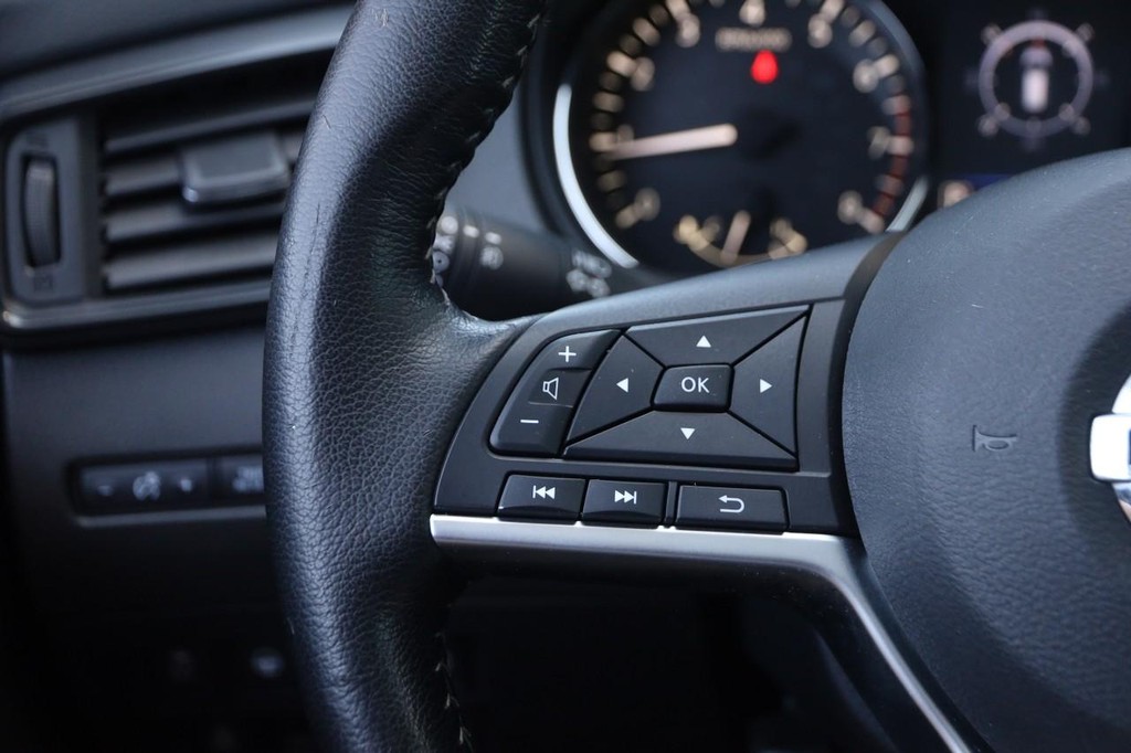 Nissan Rogue Vehicle Full-screen Gallery Image 13