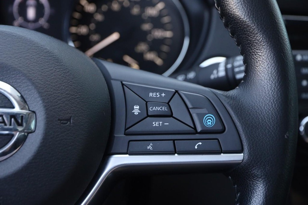 Nissan Rogue Vehicle Full-screen Gallery Image 14