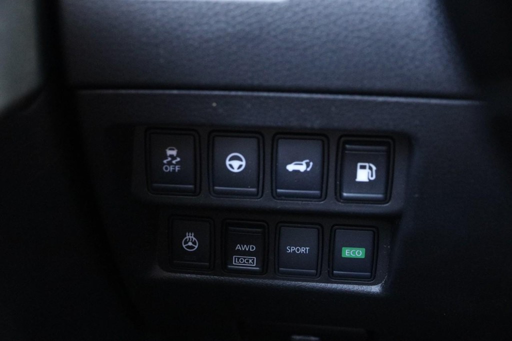 Nissan Rogue Vehicle Full-screen Gallery Image 20