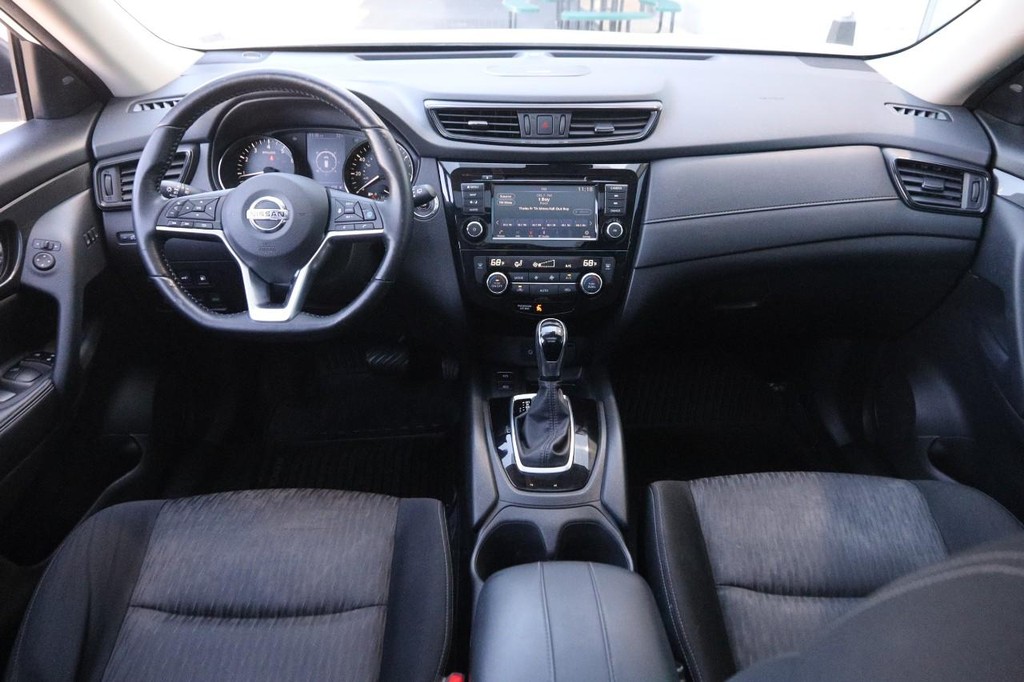 Nissan Rogue Vehicle Full-screen Gallery Image 21