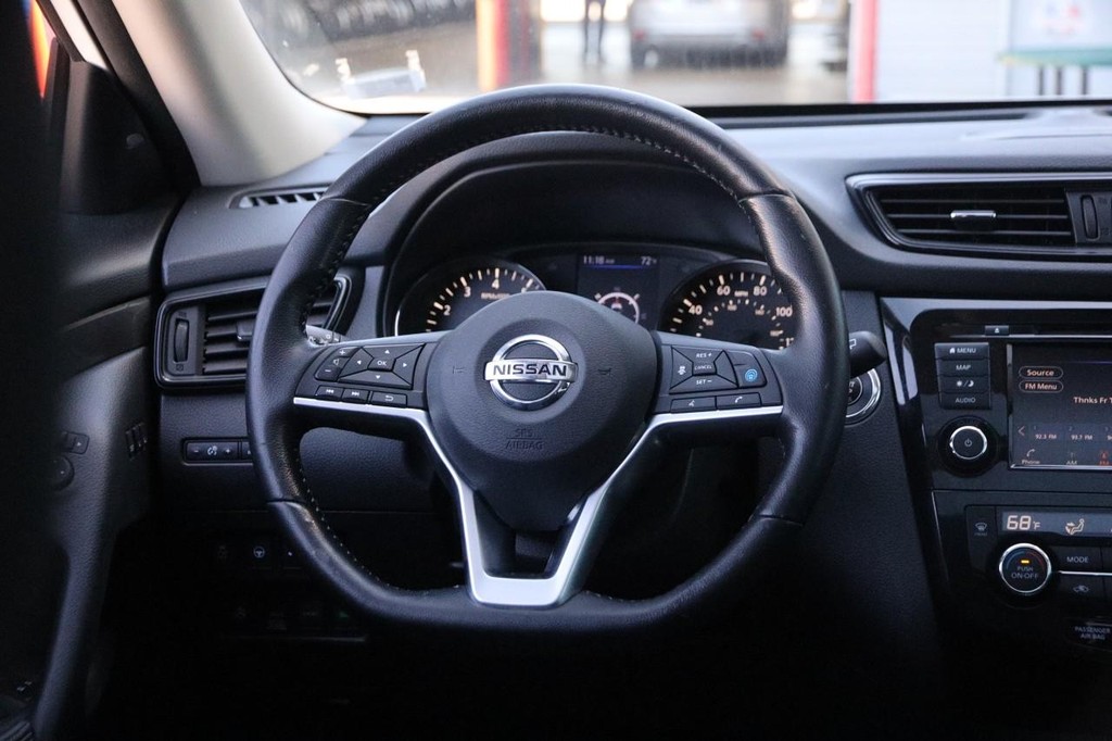 Nissan Rogue Vehicle Full-screen Gallery Image 23