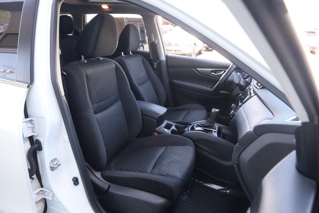 Nissan Rogue Vehicle Full-screen Gallery Image 26