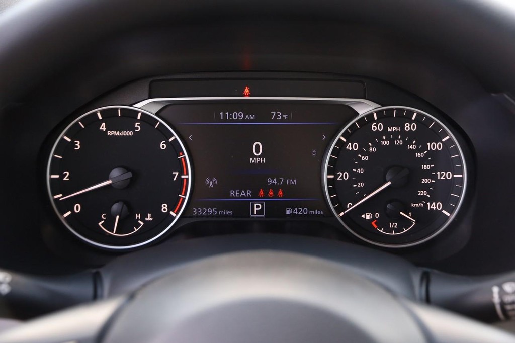 Nissan Altima Vehicle Image 13
