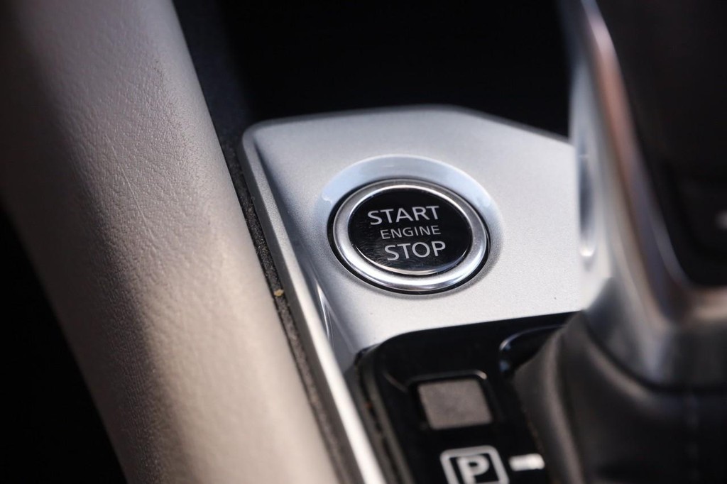 Nissan Altima Vehicle Image 14
