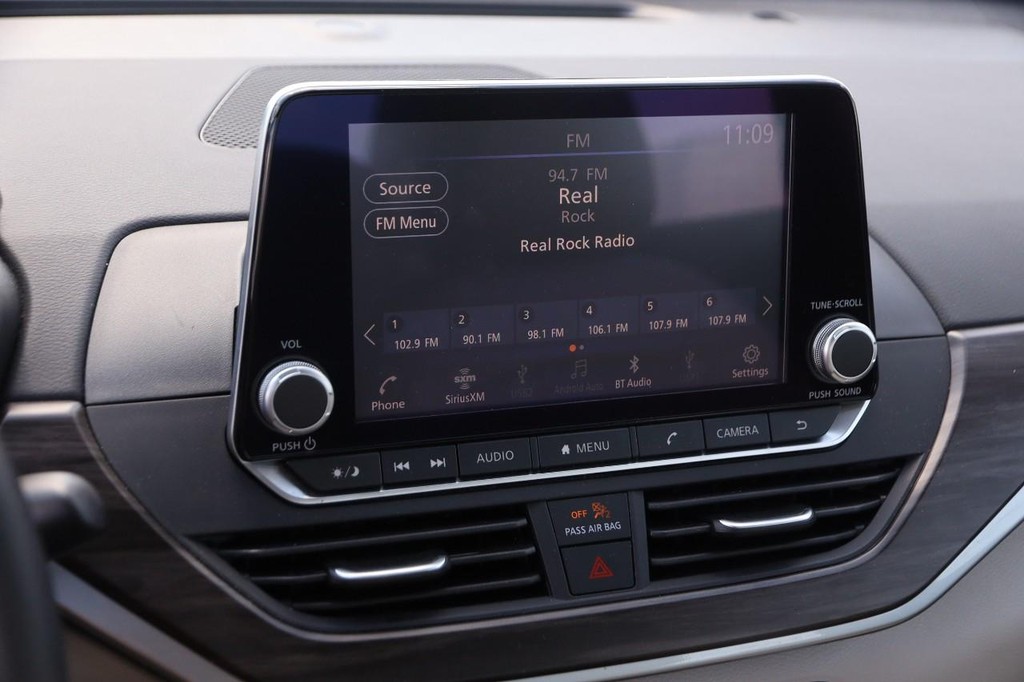 Nissan Altima Vehicle Image 15