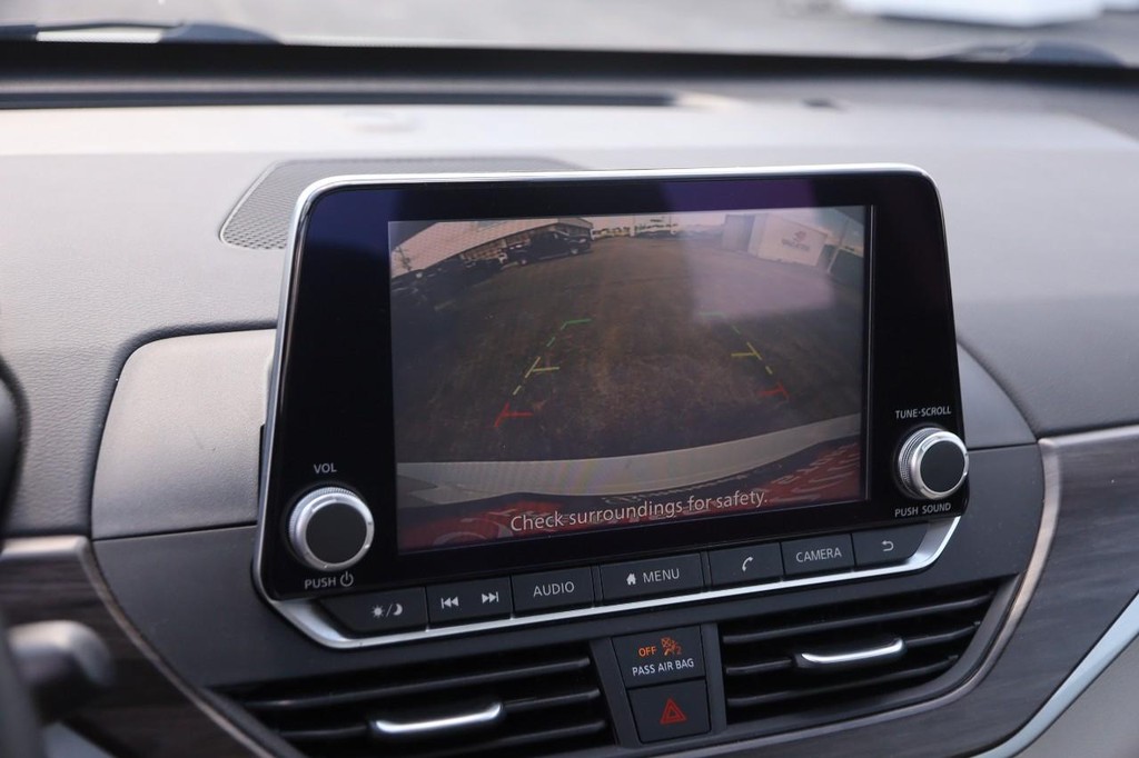 Nissan Altima Vehicle Image 16